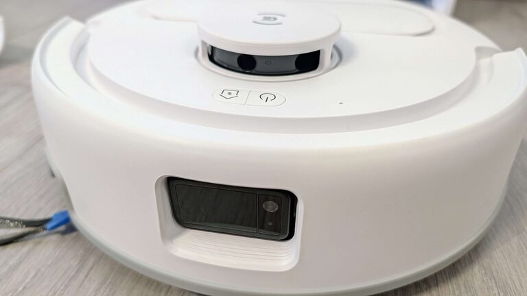 Ecovacs DEEBOT Mini 2: la recensione del robot compatto con stazione OMNI 7 PXL 20260929 133118739.MP2 scaled 1